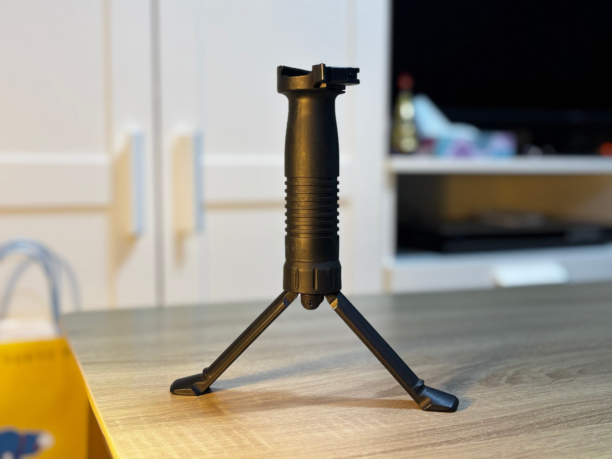【中古・実物】B&T Unigrip QD バイポッドグリップ｜陸上自衛隊 20式小銃採用モデル