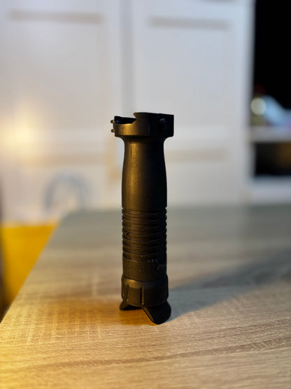 【中古・実物】B&T Unigrip QD バイポッドグリップ｜陸上自衛隊 20式小銃採用モデル